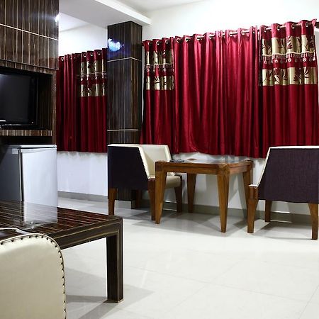Hotel Maharaja Катра Номер фото