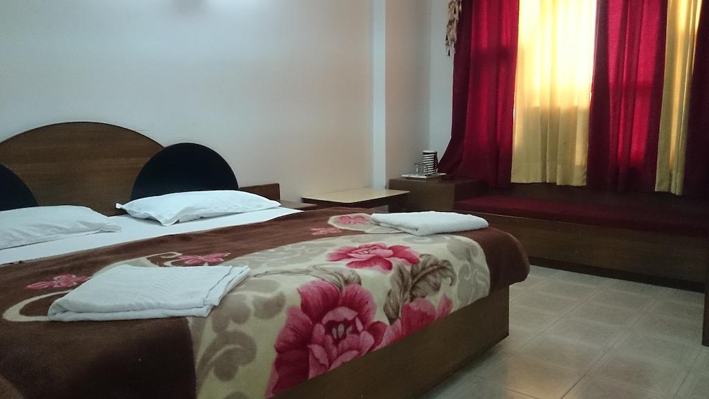 Hotel Maharaja Катра Номер фото