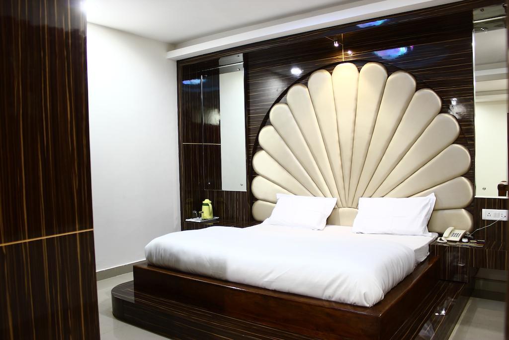 Hotel Maharaja Катра Номер фото
